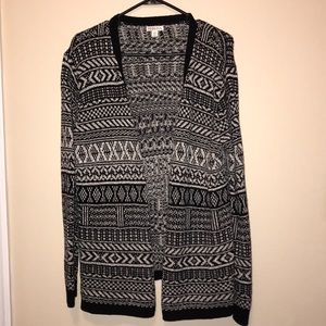 Black/white cardigan -large
